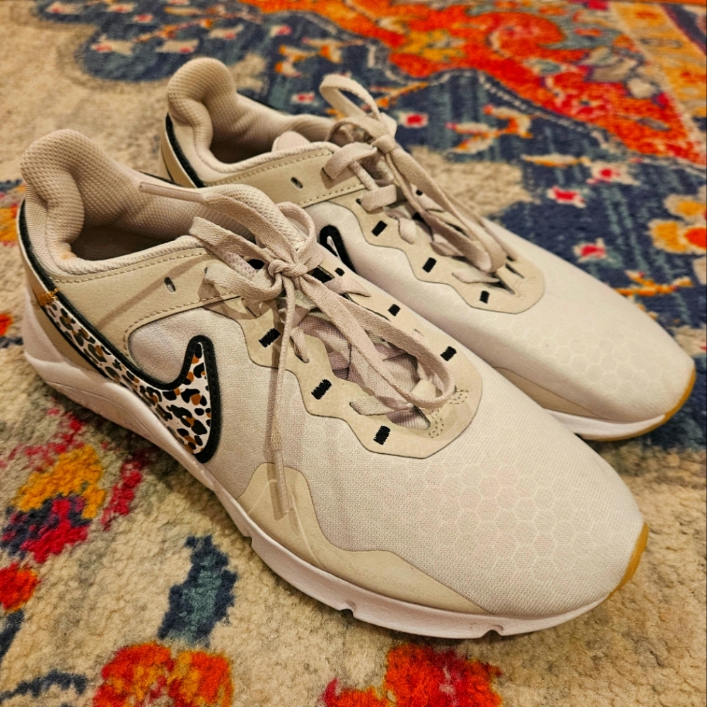 Nike legend Athletic shoes
